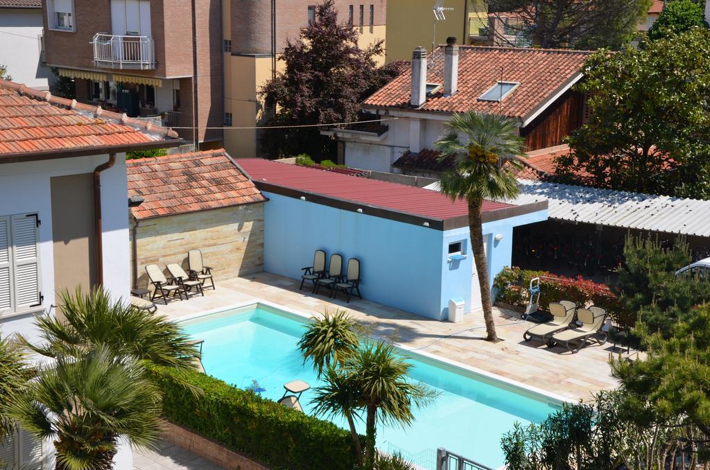 Hotel Trieste Сенигаллия Экстерьер фото